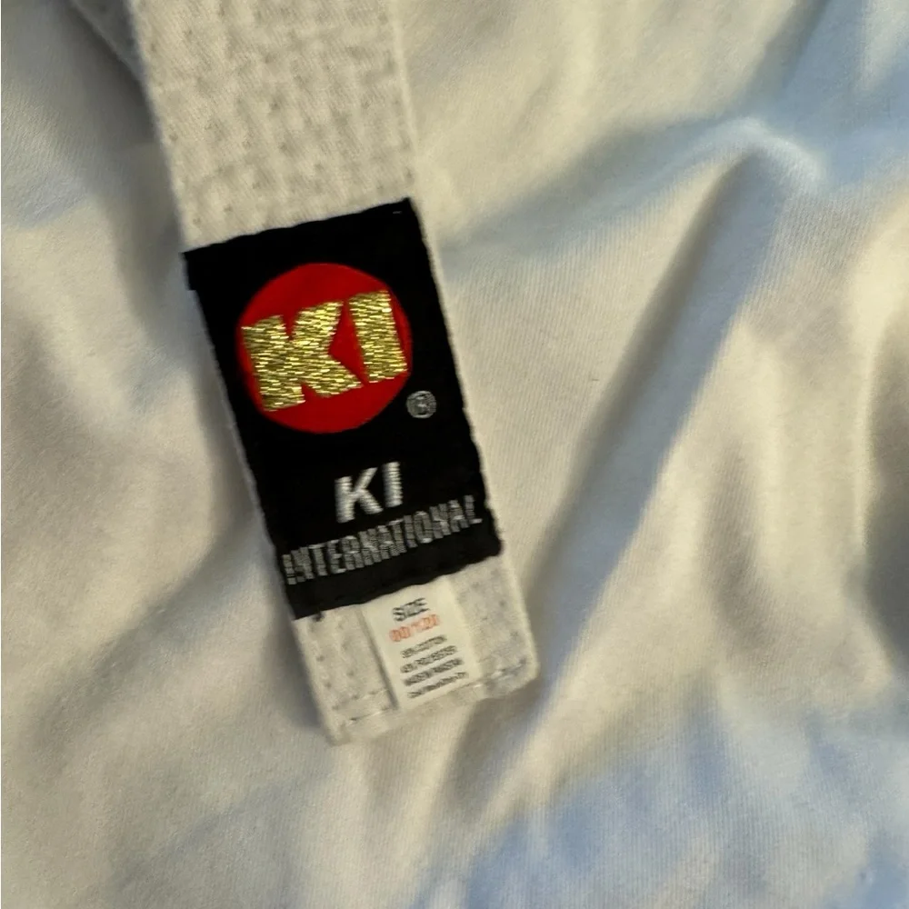 Costume KI International Martial Arts Gi Ages 3-6 White Belt Included